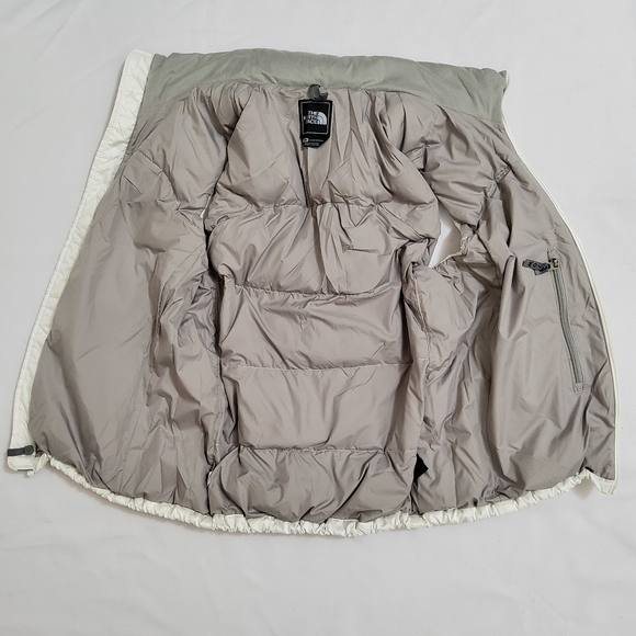 SOLD The North Face Women’s White/Grey 700 Fill Goose Down Puffer Vest - Picture 5 of 12